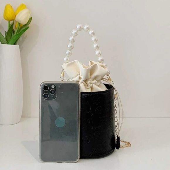 NEW INVENTORY 🌻Faux Pearl Decor Drawstring Bucket Bag🌻 - Picture 6 of 8
